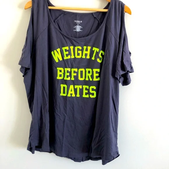 Cold Shoulder Active Tee - Picture 2 of 4